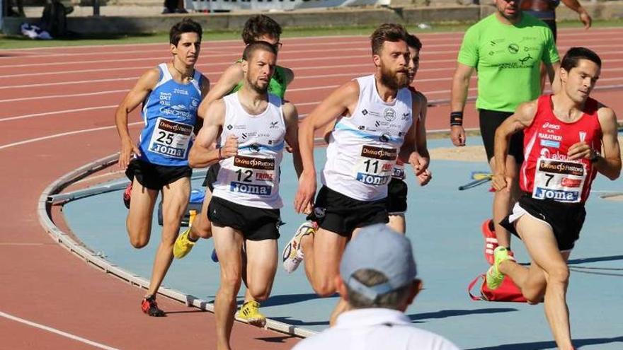 Víctor Riobó, con el dorsal once, y David Martínez, con el doce, en la primera jornada de liga.