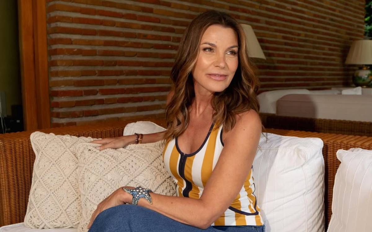 Mar Flores se pasa al mundo editorial anunciando la publicación de su libro autobiográfico