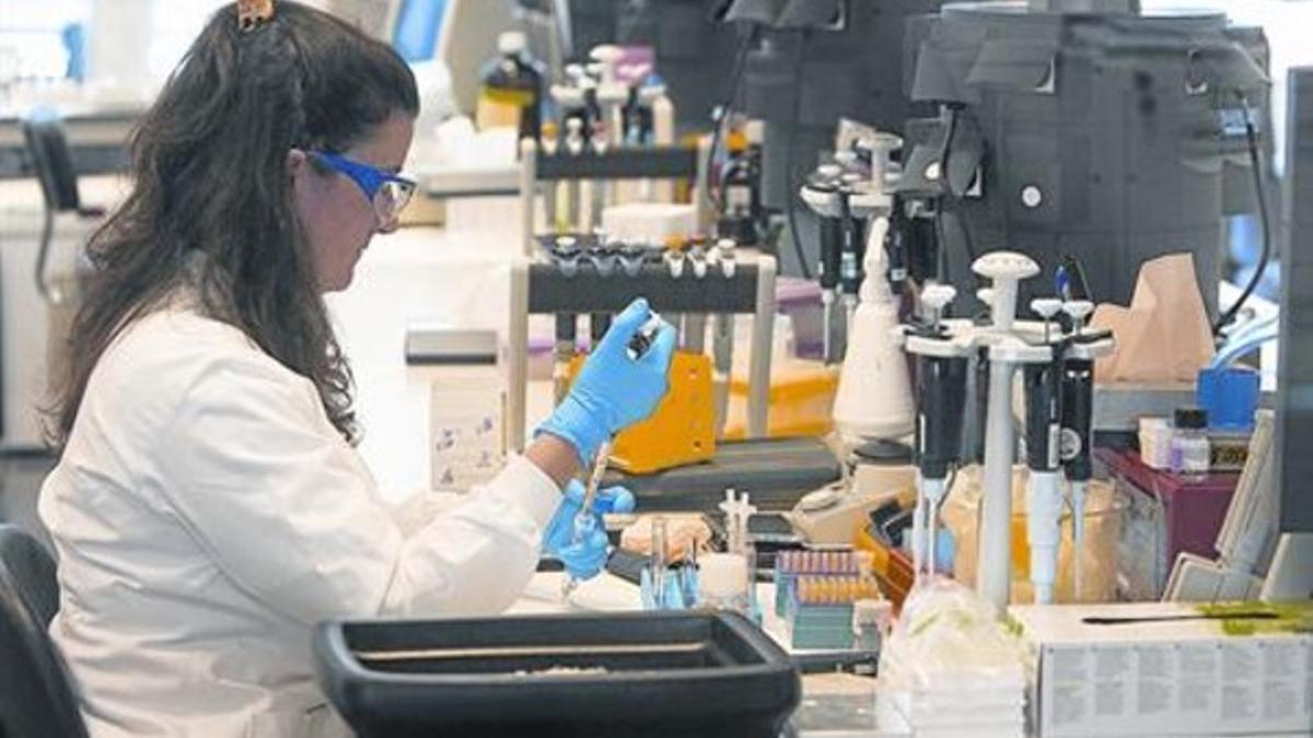 Investigadora de los laboratorios Almirall.