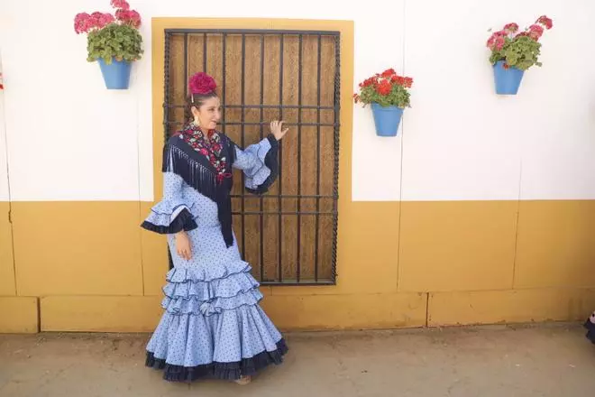 El Arenal se llena de color y los trajes de flamenca brillan en este jueves de Feria