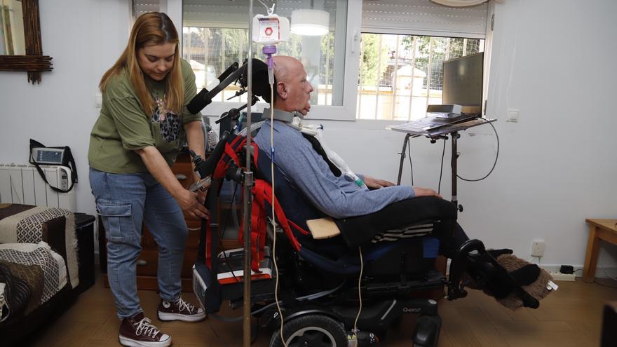 Apagón en Córdoba: Isabel Roig (mujer de un gran dependiente): &quot;Son los últimos en contar en una emergencia&quot;