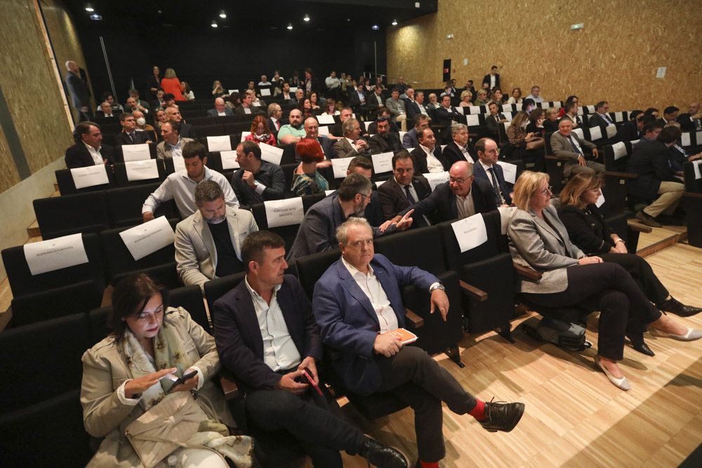 Encuentro empresarial en Sagunt organizado por ASECAM. Recepción y mesa redonda.