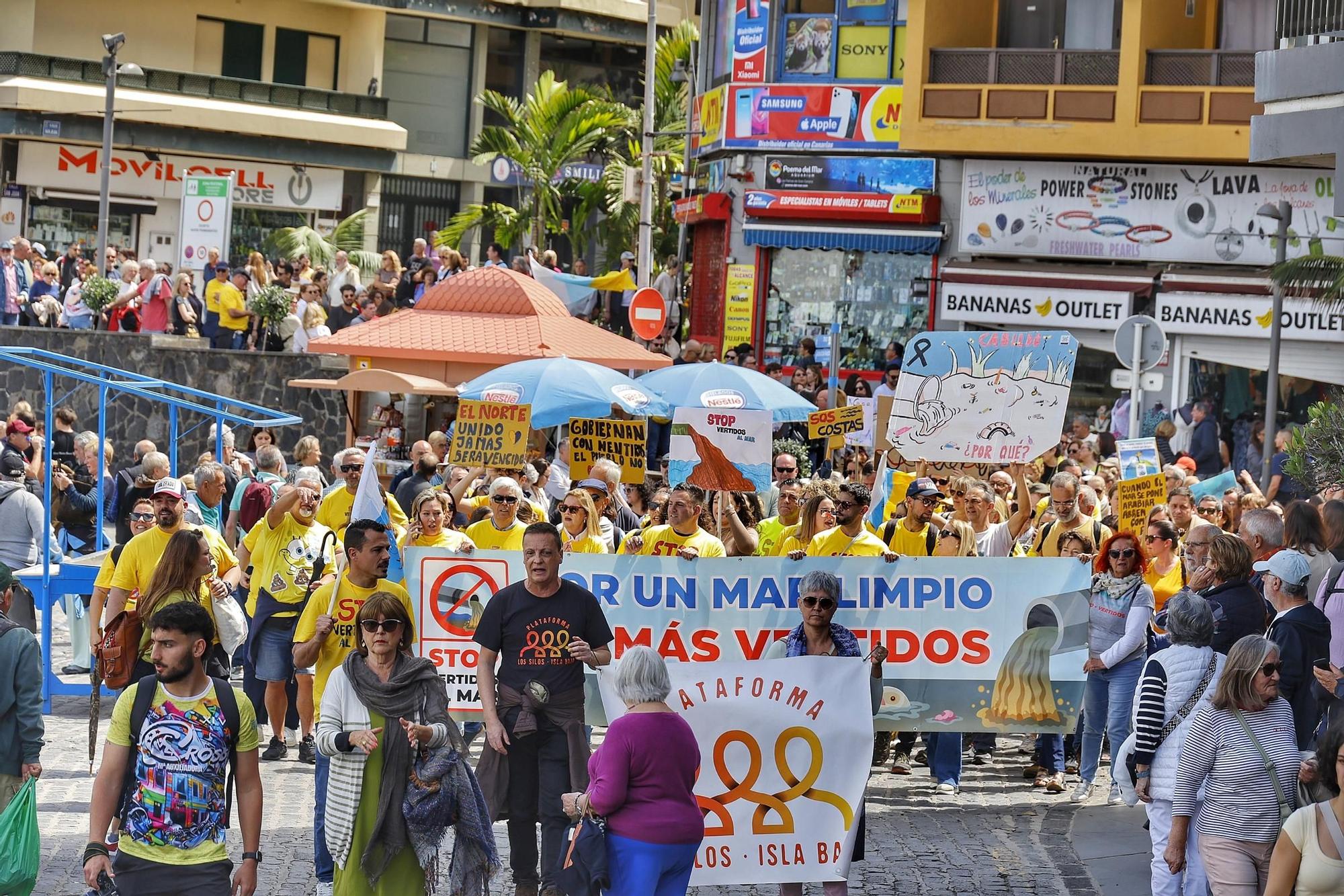 Manifestación en contra del cierre de Playa Jardín