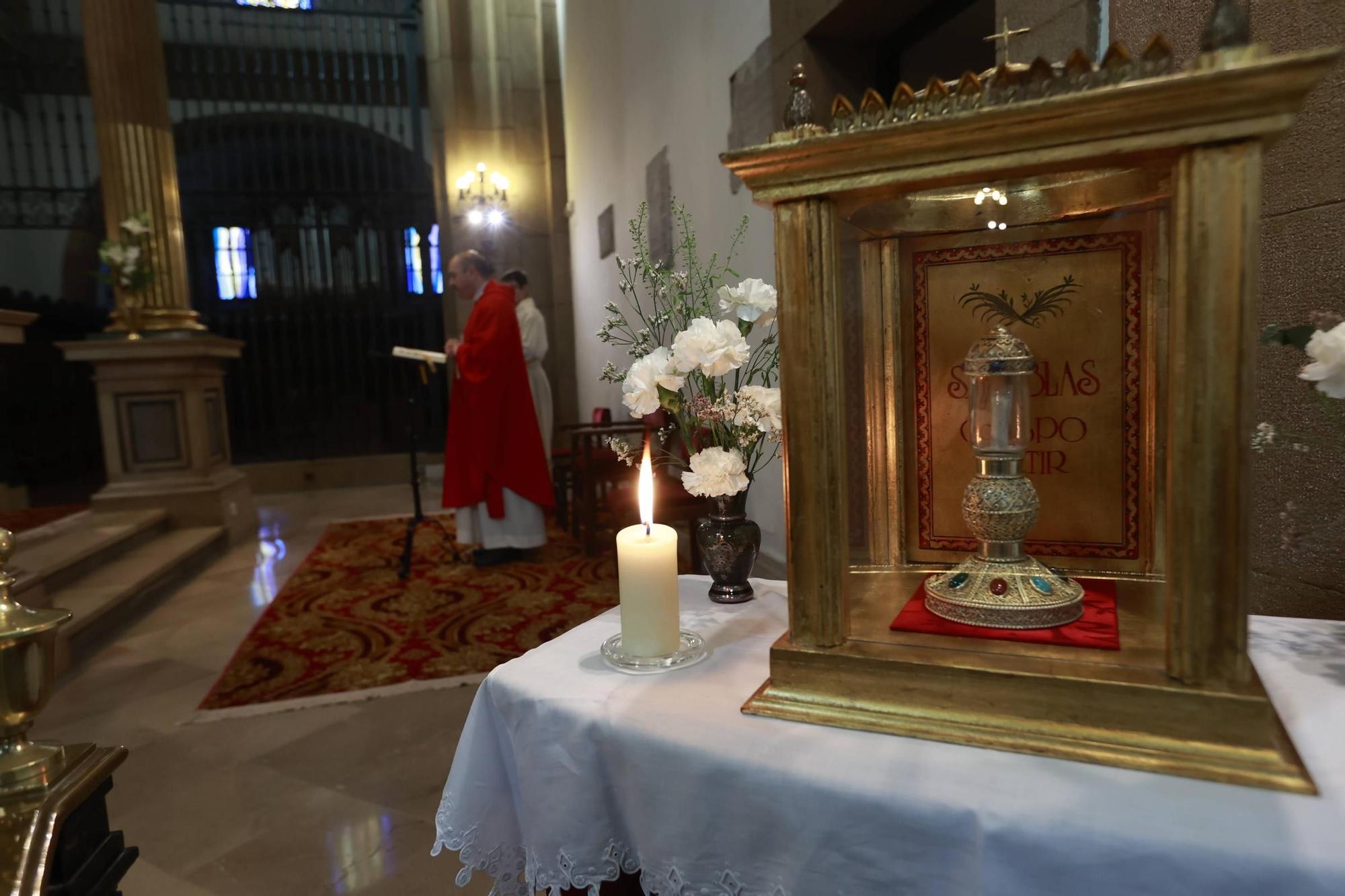 El monasterio de Las Pelayas celebra San Blas con cuatro misas y vendiendo sus tradicionales rosquillas.