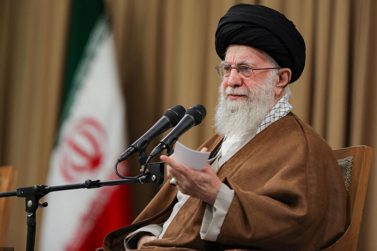 El líder supremo de Irán, el ayatolá Alí Jamenei, durante una reunión de la Asamblea de Expertos en Teherán, en noviembre de 2024.