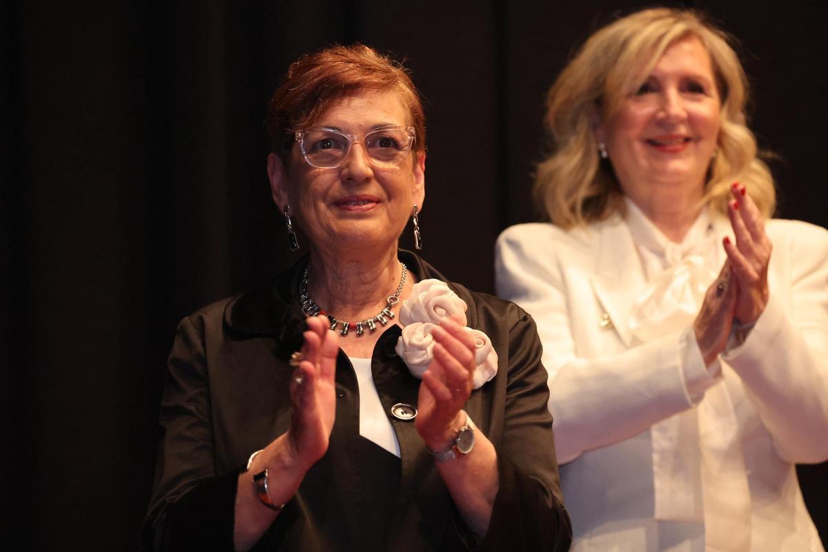 Fotogalería I Vila-real homenajea a las reinas y damas de las fiestas de 1976 y 2001