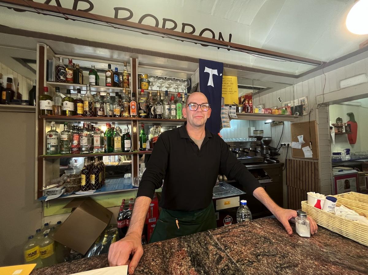 Nofre Galmés es el responsable del bar El Porrón, una institución ‘santantoniera’ en Manacor.