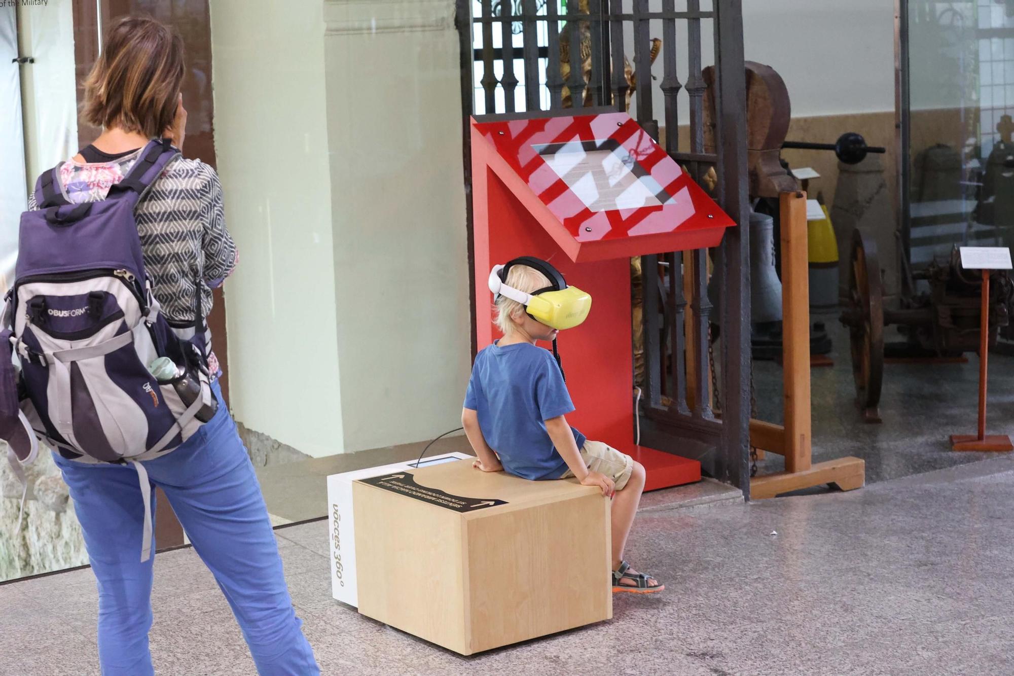 Exposición de clicks de Playmobil en el Museo Militar de A Coruña