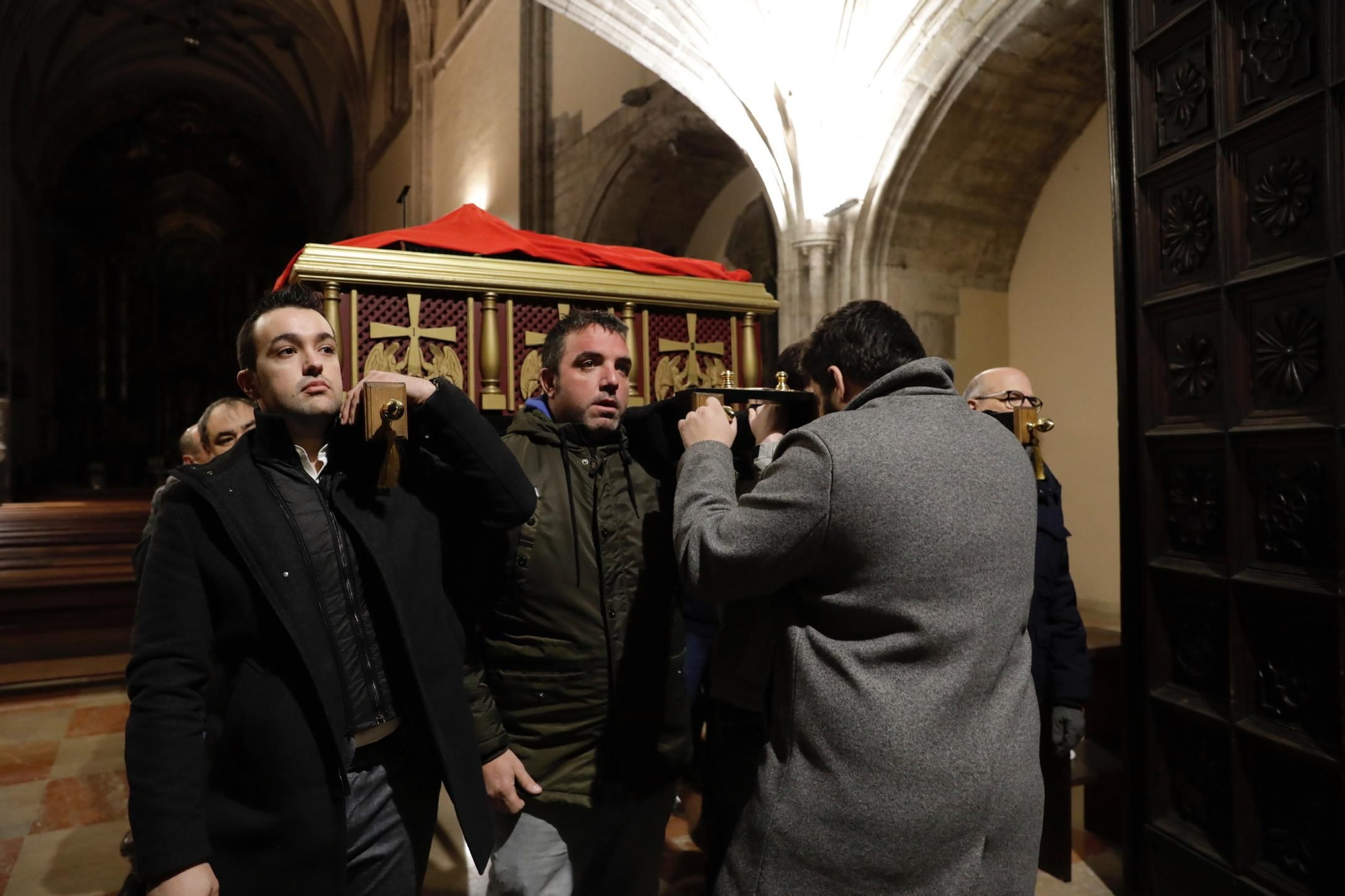 EN IMÁGENES: La Hermandad y Cofradía de Nuestro Padre Jesús Nazareno de Oviedo ya se prepara para la Semana Santa