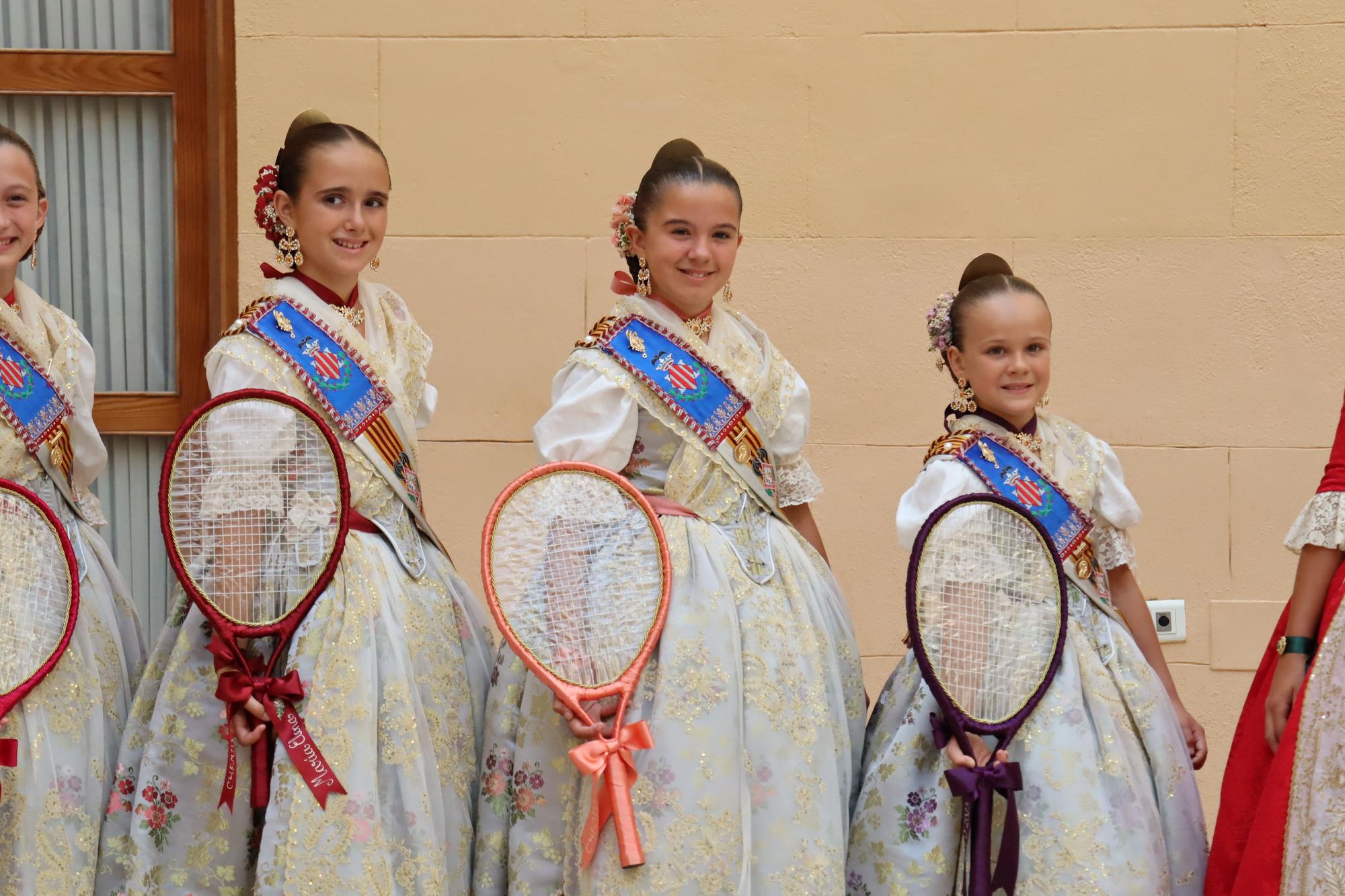 La Batalla de Flores reúne a las falleras de 2022 y 2023