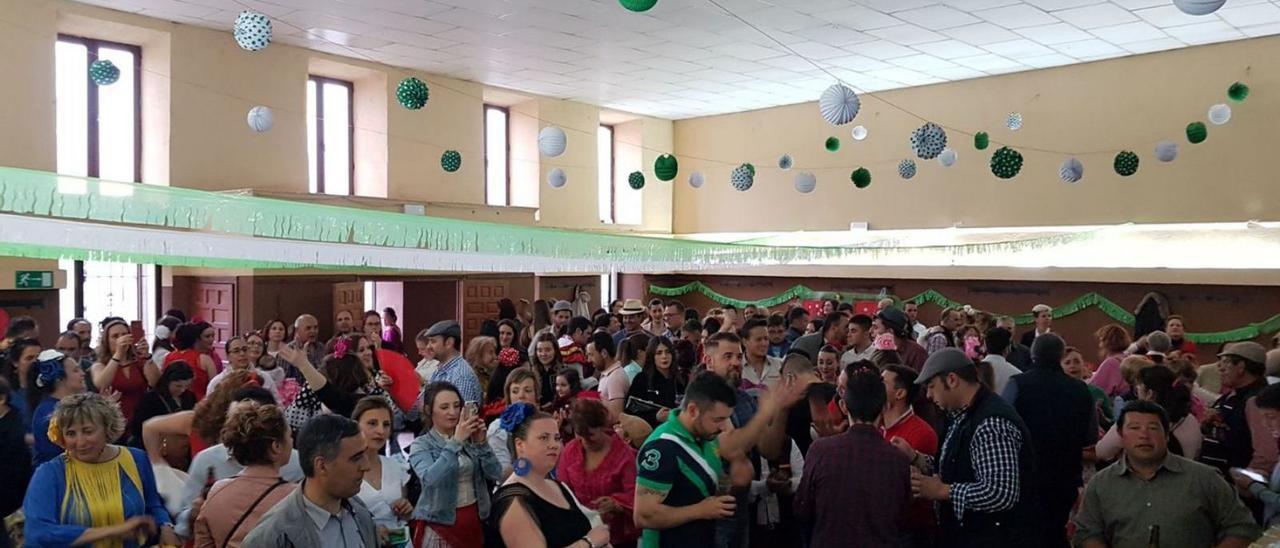 Imagen de archivo de una edición pasada de la feria de abril en Casaseca de la Chanas. | J.S.