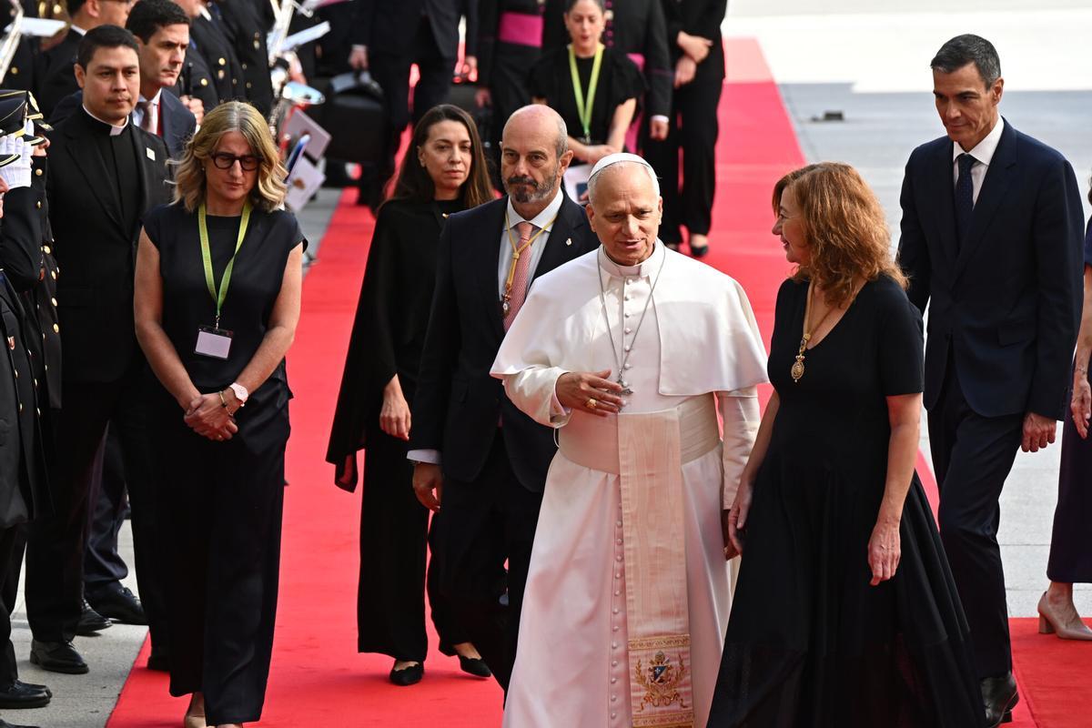 Francina Armengol recibe al papa León XIV en el Congreso de los Diputados