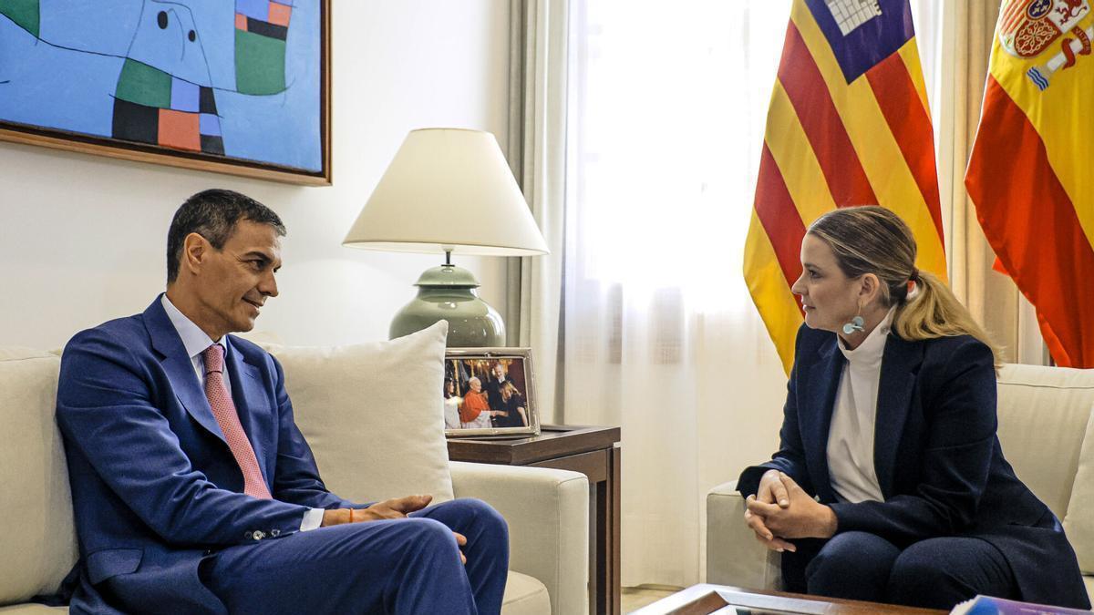 El presidente del gobierno Pedro Sánchez y la presidenta del Govern de les Illes Balears Marga Prohens