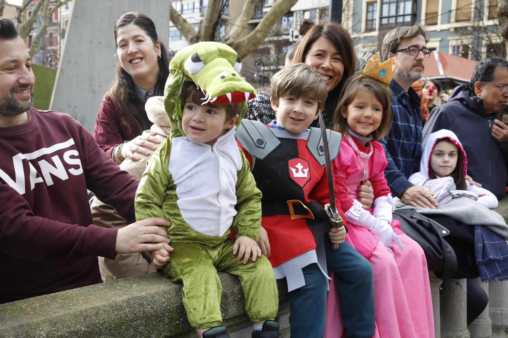 Así han disfrutado pequeños y mayores en el desfile infantil del Antroxu de Gijón (en imágenes)