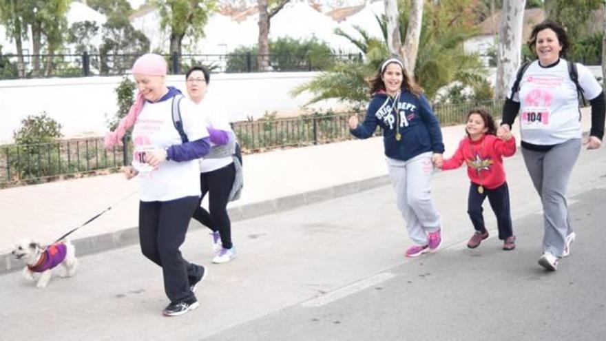 Corredores por el cáncer de mama en el Port de Sagunt