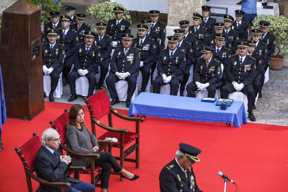 La Policía Nacional rinde homenaje  a las mujeres en su fiesta