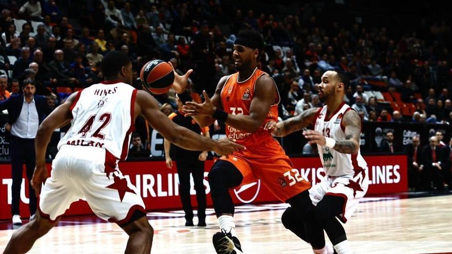 Un coloso Pradilla y el &#039;Big Three taronja&#039; ponen en pie a La Fonteta