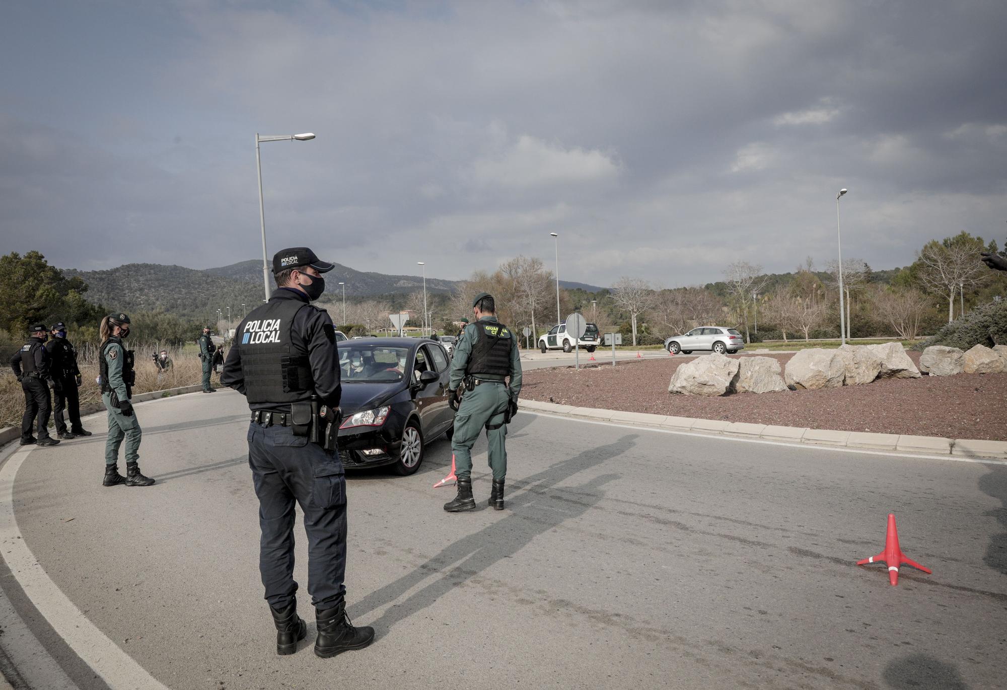 Desescalada de la tercera ola del coronavirus en Mallorca: Policía y Guardia Civil intensifican los controles en playas, bares y carreteras