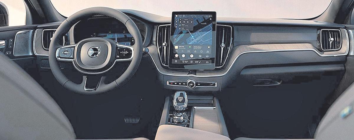 El Volvo XC60 estrena una nueva pantalla táctil de 11,2 pulgadas, que no sólo es más grande, sino que también tiene un 21 % más de densidad de píxeles.