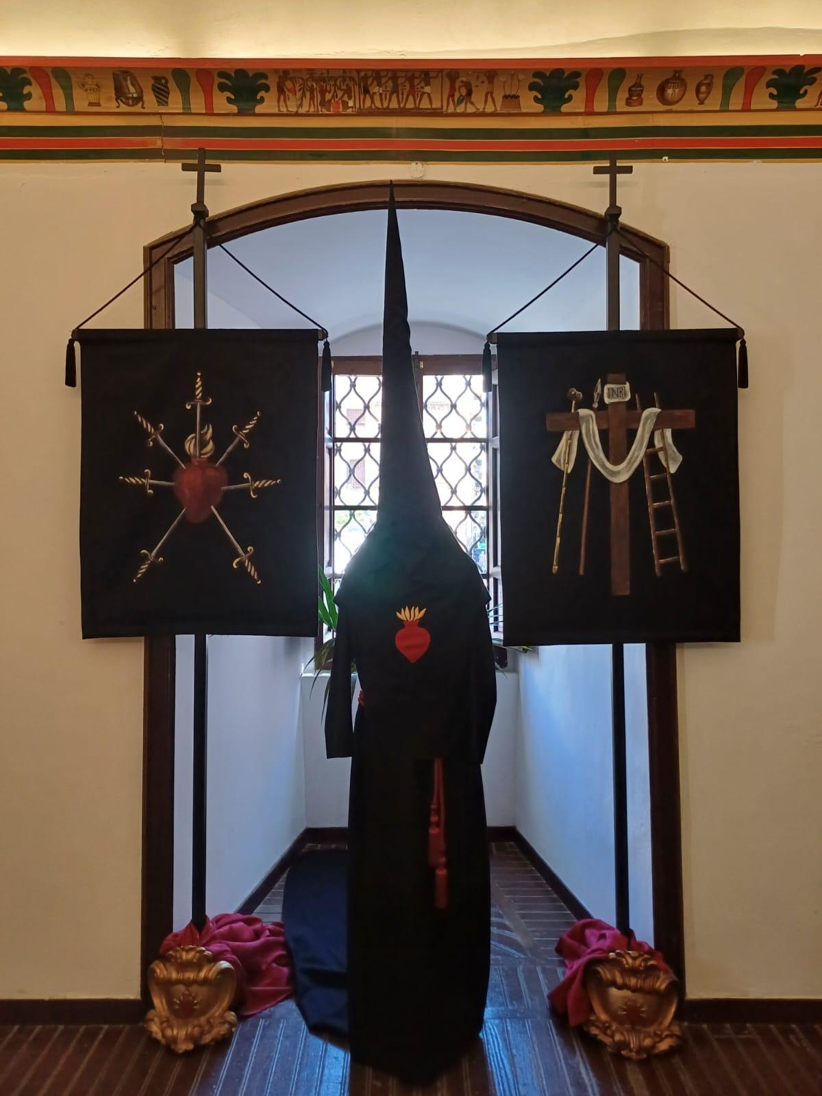 Otras banderolas novedosas para esta Semana Santa por la cofradía de la Mare de Déu de les Bombes