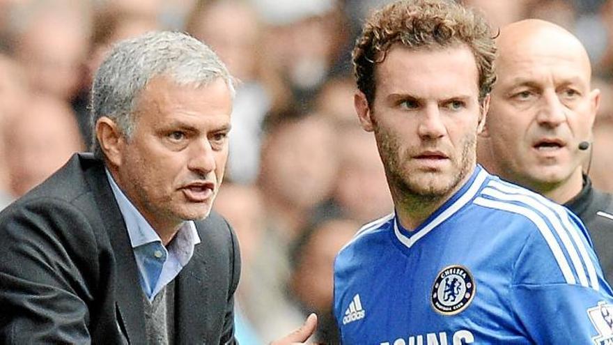 Mourinho reconoce que no actuó bien con Mata