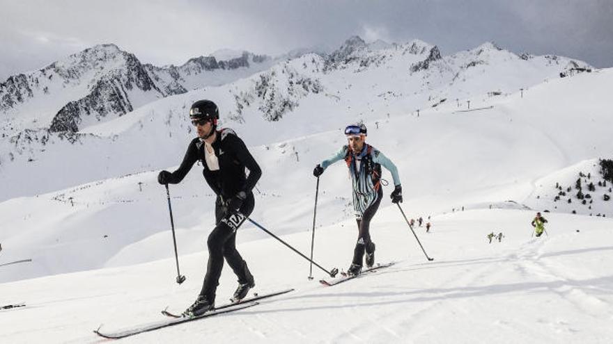 Kilian Jornet con su compañero francés