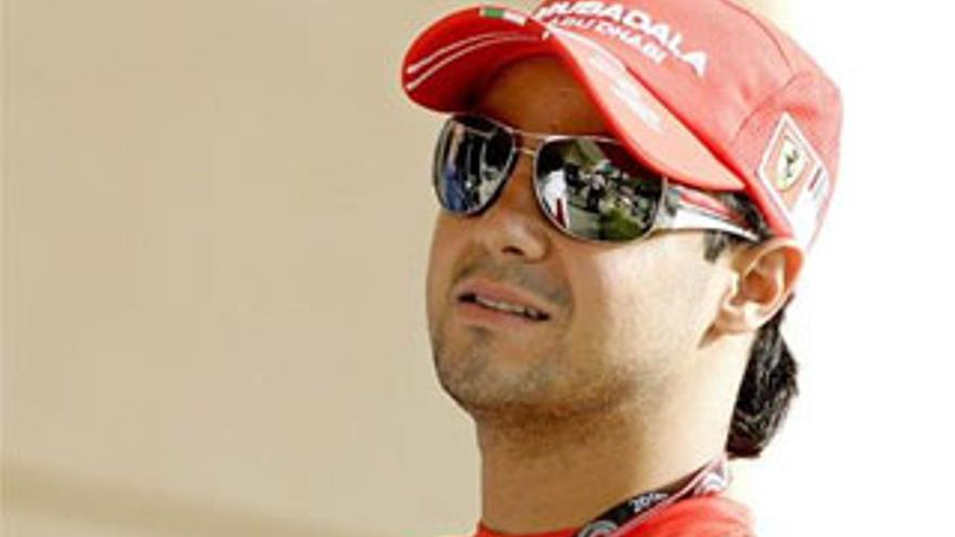 Los Ferrari lideran los primeros entrenamientos libres en Bahrein