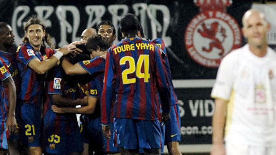 Los jugadores del FC Barcelona celebran uno de los goles conseguidos ante la Cultural Leonesa