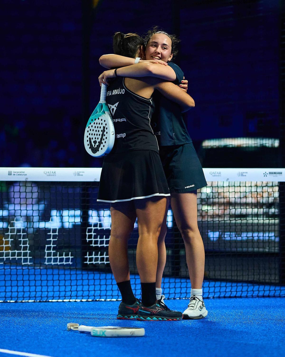 Andrea celebra copn Sofi su clasificación para las semifinales de Barcelona