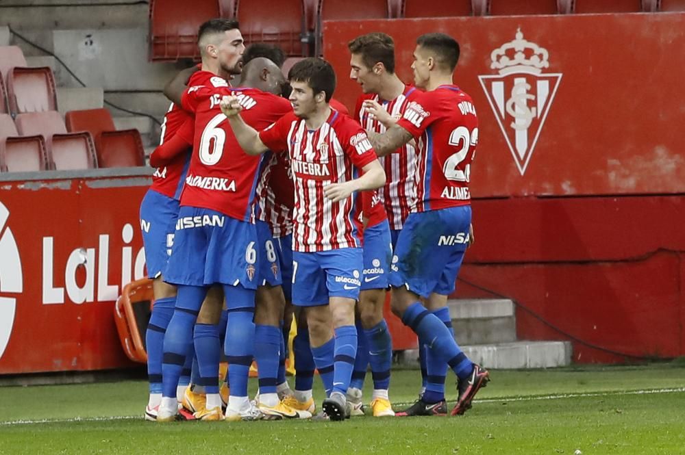 El partido entre el Sporting y la Ponferradina, en imágenes