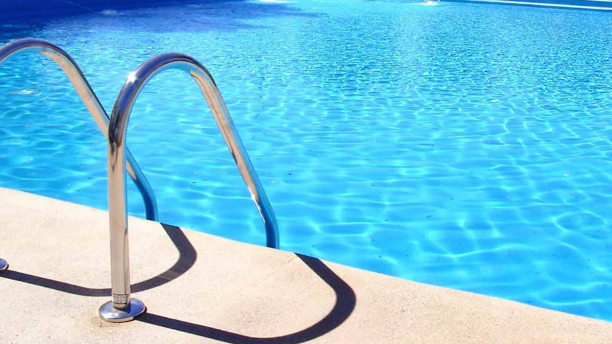 Una mujer de 72 años fallece ahogada en la piscina de su casa