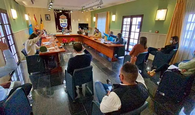 La Oliva reclama las competencias en Costas para salvar el hotel Oliva Beach