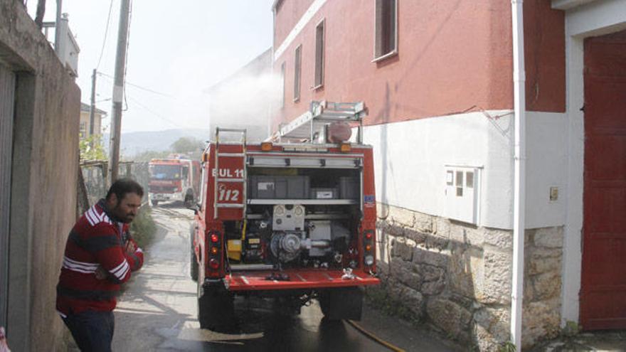 Saltan las alarmas en Marín por el incendio de una vivienda