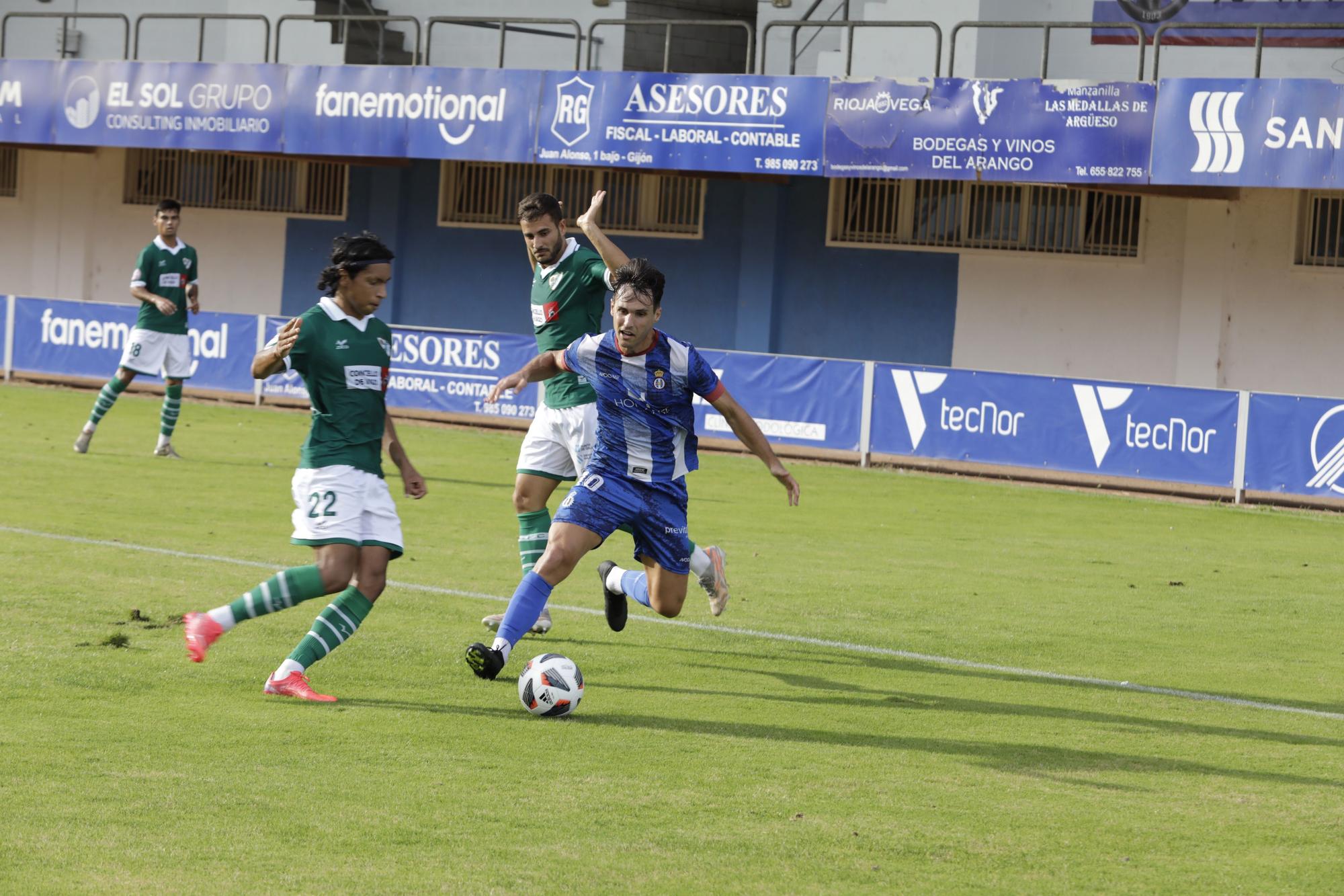 Las imágenes de la primera jornada de los asturianos en Segunda RFEF