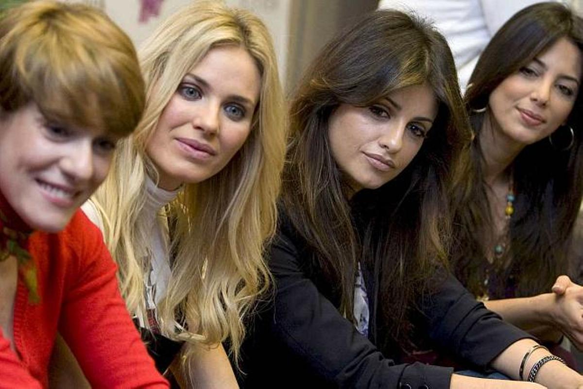 Anabel Alonso, Vanesa Romero, Mónica Cruz y Anabell Rivero, ayer durante la presentación