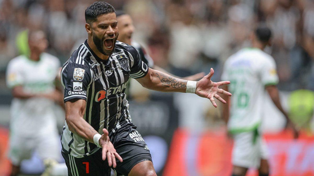 Hulk celebra su centésimo gol con el Atlético Mineiro