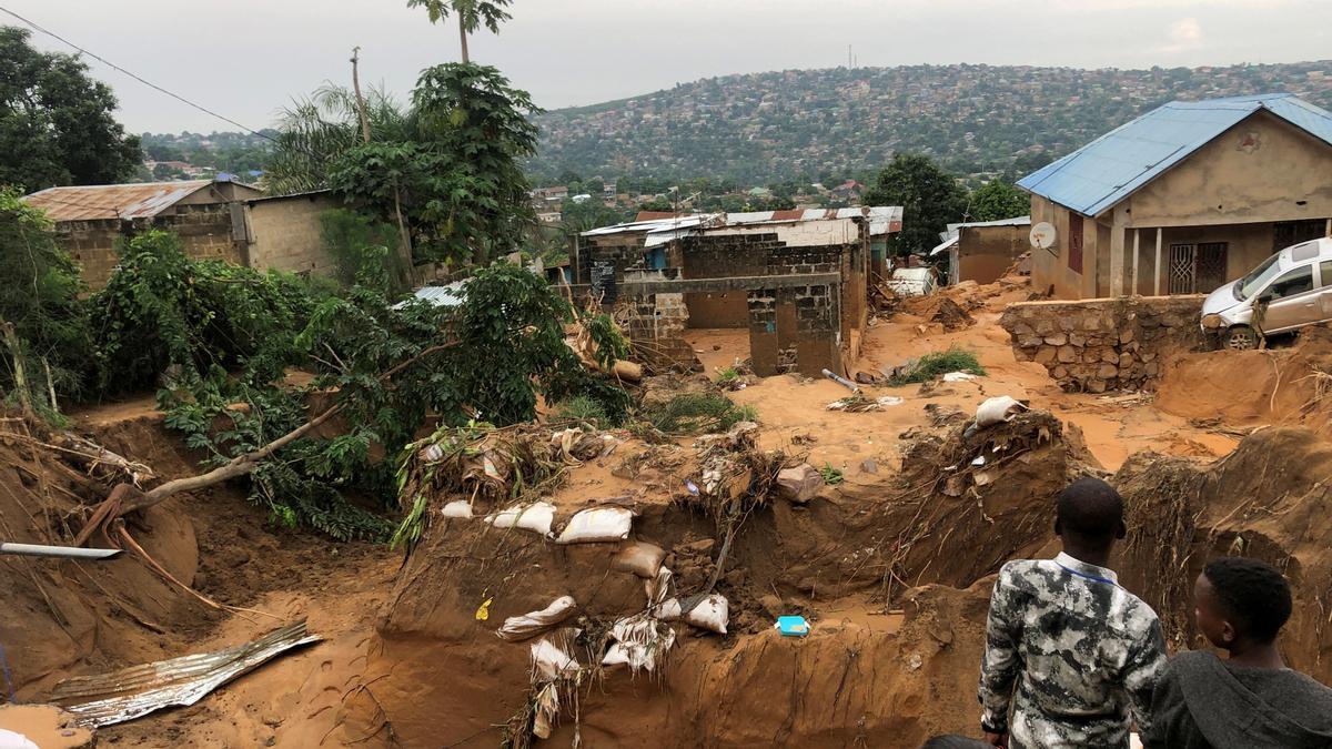 Inundaciones y corrimientos de tierra en las afueras de Kinshasa, República Democrática del Congo.