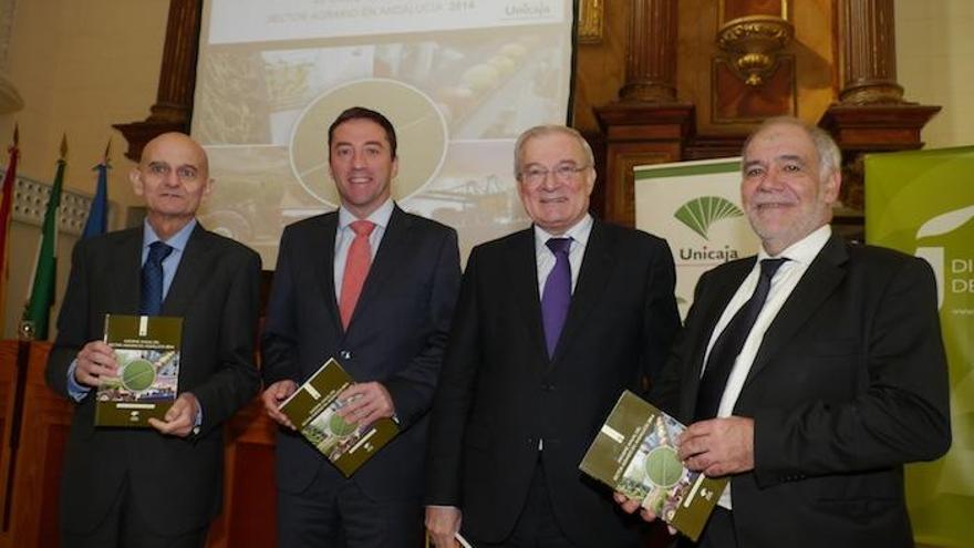 Francisco García Navas, Ricardo Domínguez, Manuel Azuaga y José Luis Berrendero, ayer en la presentación.