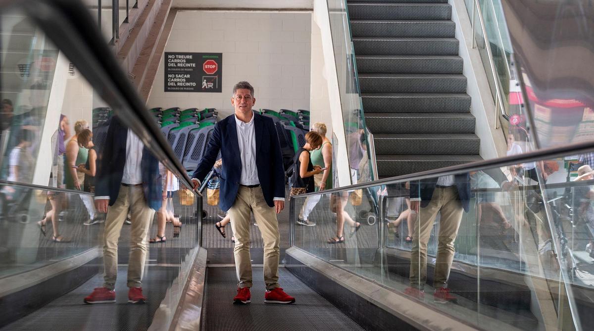 El alcalde de L'Hospitalet, David Quirós, posa para EL PERIÓDICO.