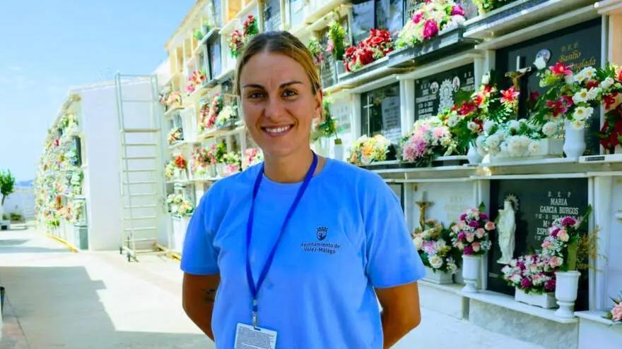 Patricia Serrano, la primera mujer sepulturera de la historia de Vélez-Málaga