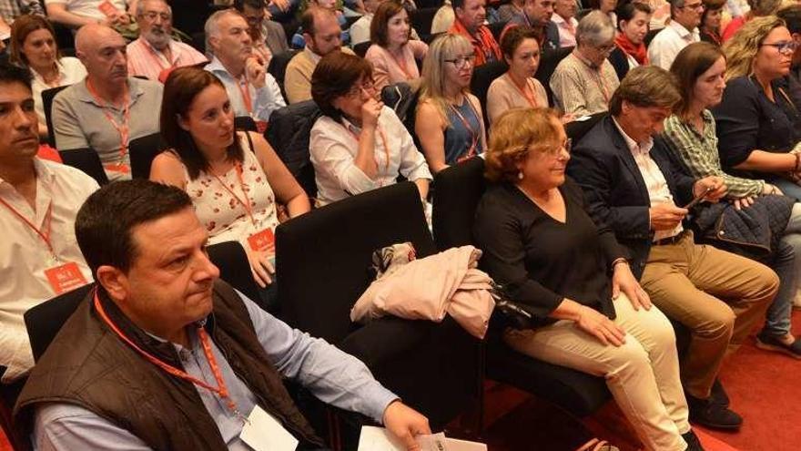 Marta Freire, en la segunda fila a la izquierda, en el congreso. // G.S.