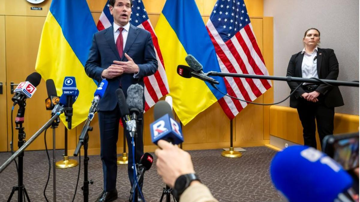 Marco Rubio, ante la prensa en Ginebra, donde se desarrollan negociaciones de paz para Ucrania.