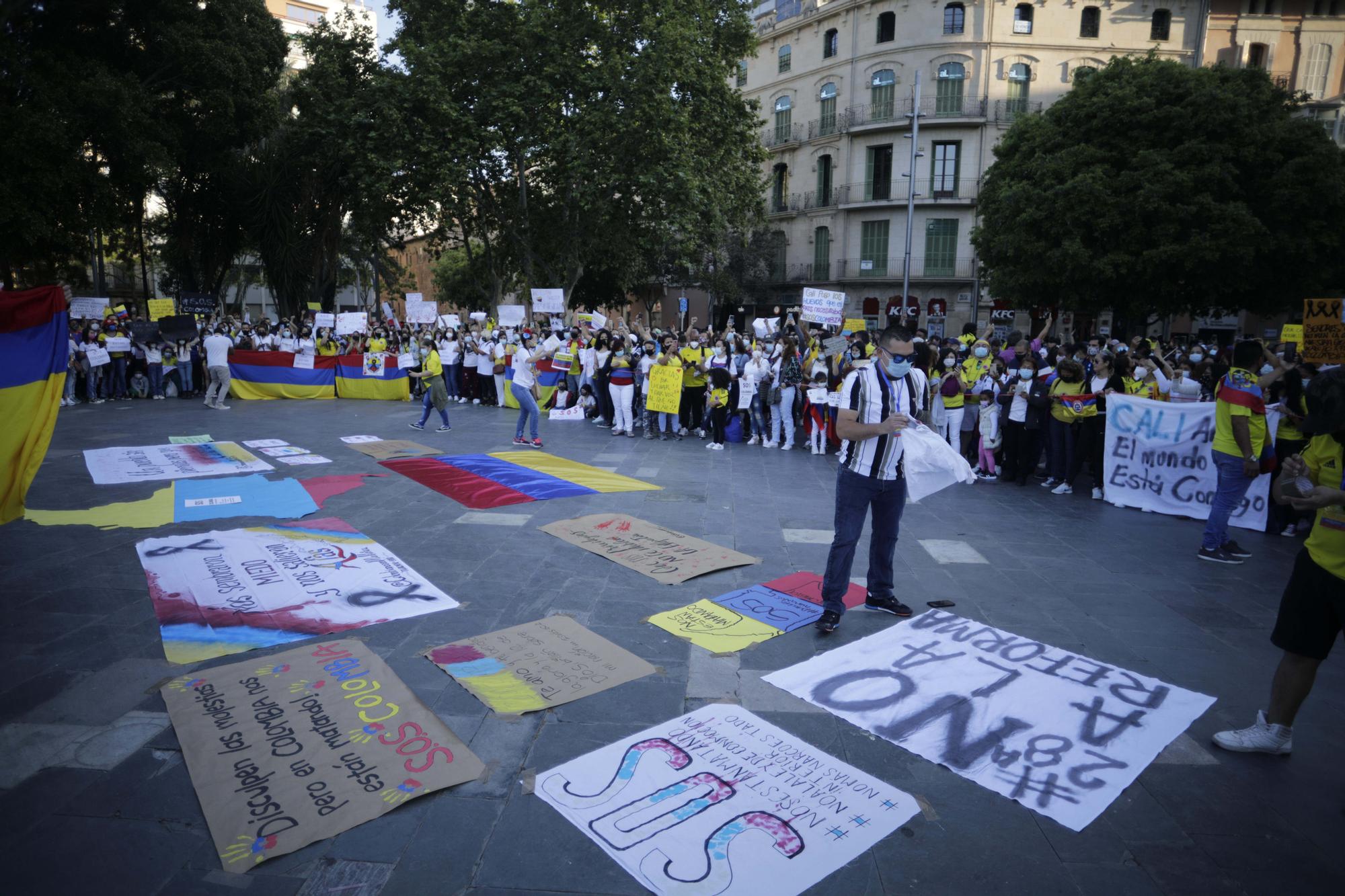 Más de 500 personas se manifiestan en Palma por la libertad de Colombia