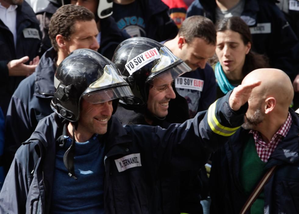 Manifestación de bomberos de toda España en Oviedo por Eloy Palacio