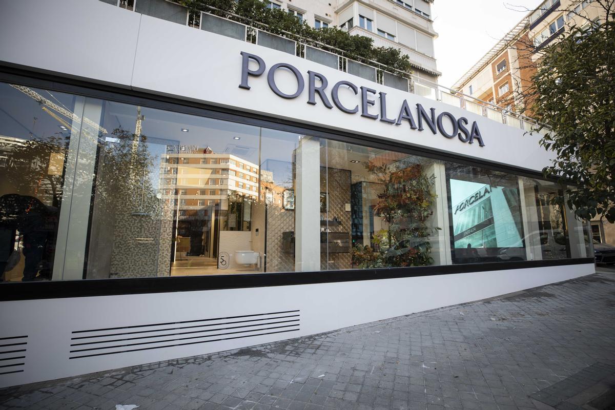 Exterior de la nueva tienda de Porcelanosa.