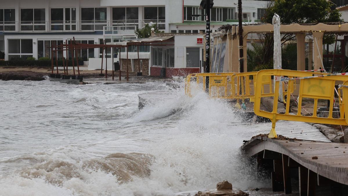 IBIZA. TEMPORAL VIENTO EN TALAMANCA LLUVIAS. HARRY