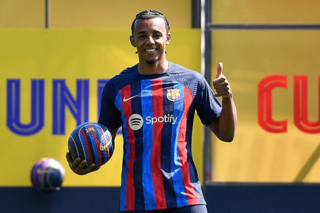 El Barça se hizo con el central Jules Koundé, que tiene un valor de mercado de 60 millones