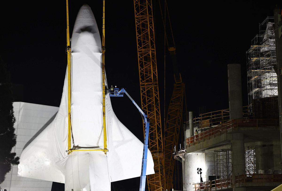 El transbordador Endeavour se instala en California para ser expuesto