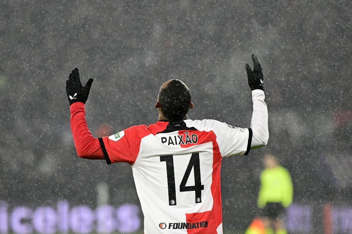 1-0. Paixao devora al Milan