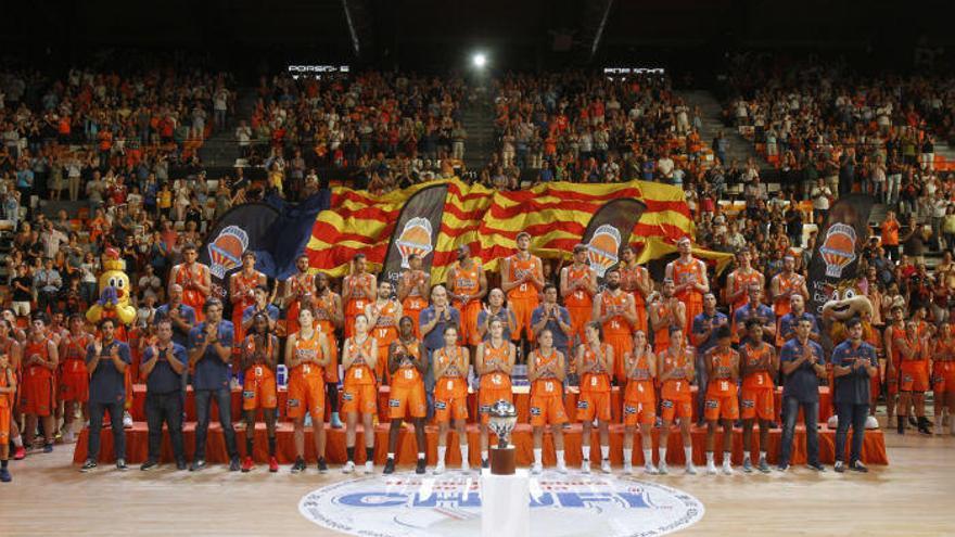 El Valencia Basket presenta su nuevo proyecto y honra el gran éxito del anterior